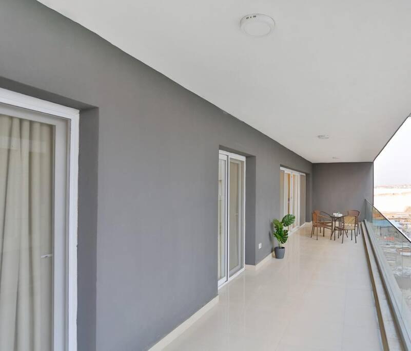 Parkside Boutique 3 Bbr Serviced Apartment - Ocean Blue - Near Airport Kairo Bagian luar foto