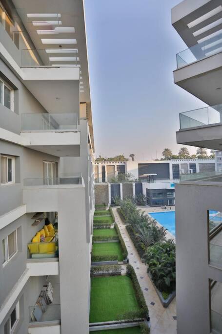 Parkside Boutique 3 Bbr Serviced Apartment - Ocean Blue - Near Airport Kairo Bagian luar foto